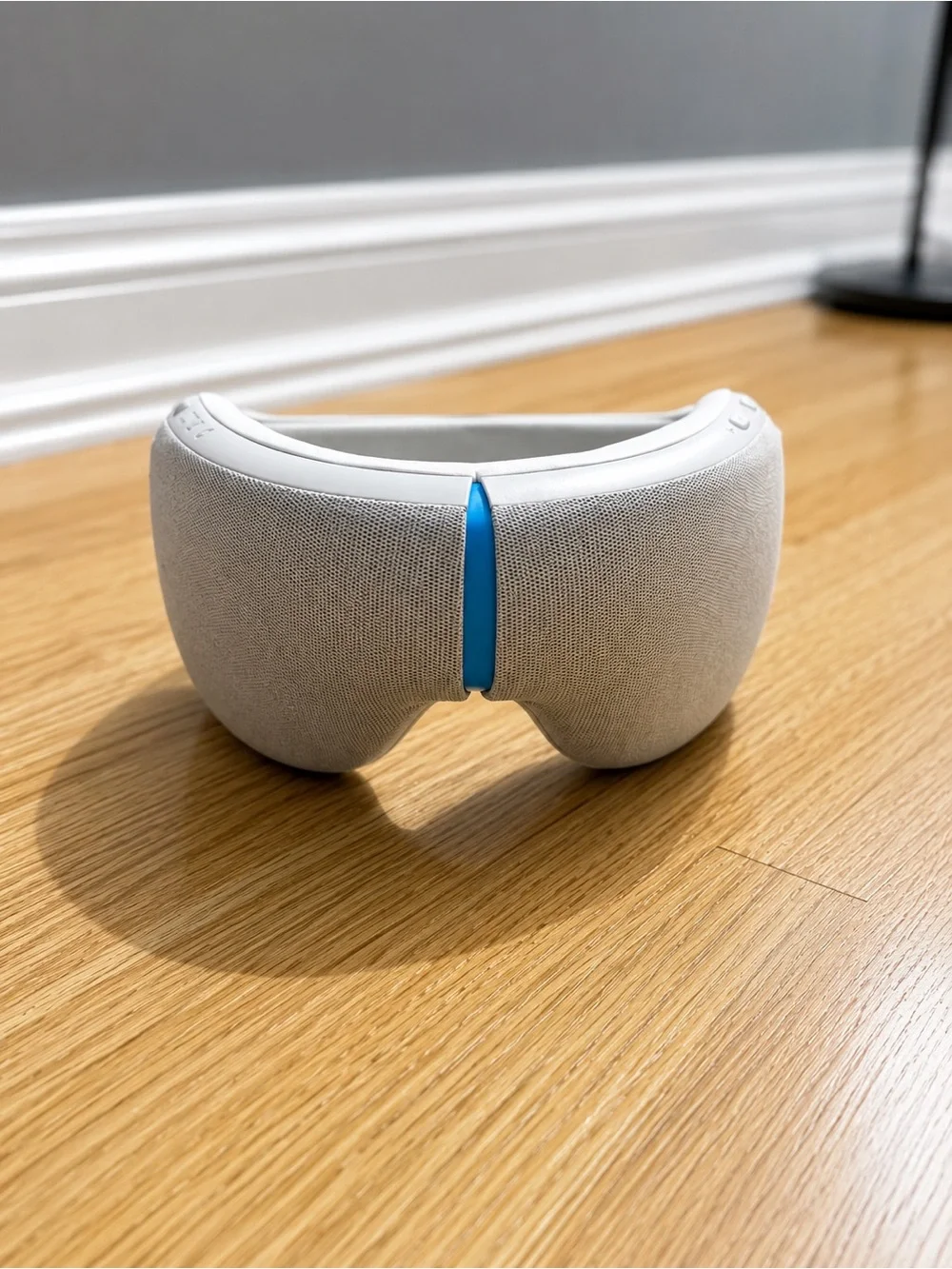 Therabody Smart Eye Massager - Light Gray Fabric
